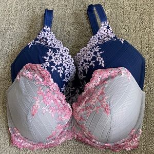Wacoal Embrace Lace 34DDD lot of 2 beautiful bras blue / grey / pink floral